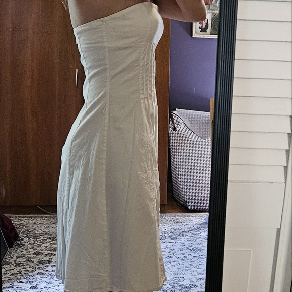 White Strapless - Picture 4 of 4